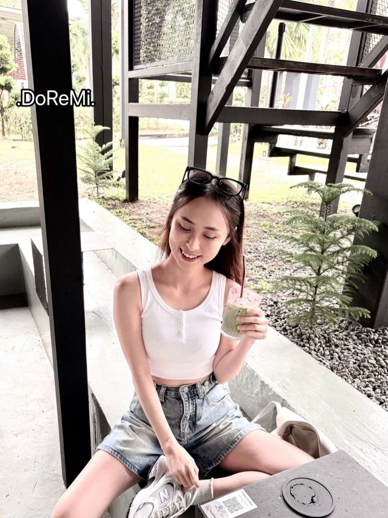 SLEEVELESS BUTTON-UP CROP TOP