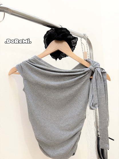 ASYMMETRIC TIE-SHOULDER CROP