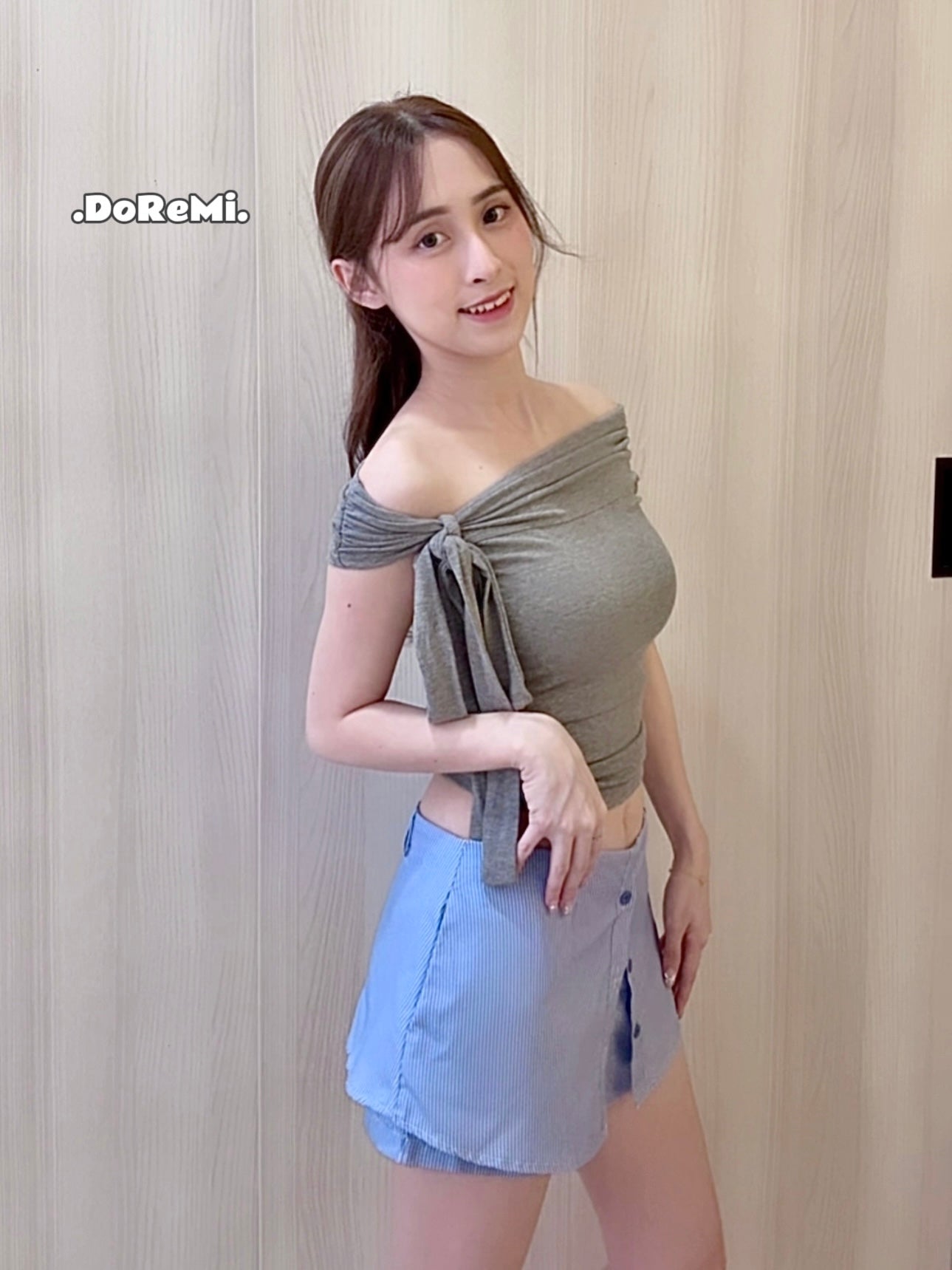 ASYMMETRIC TIE-SHOULDER CROP