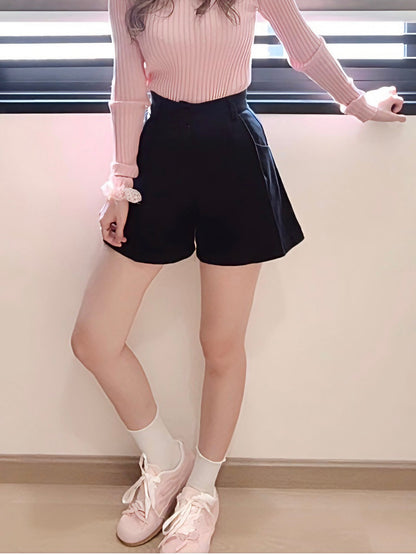 AVA SHORTS IN BLACK
