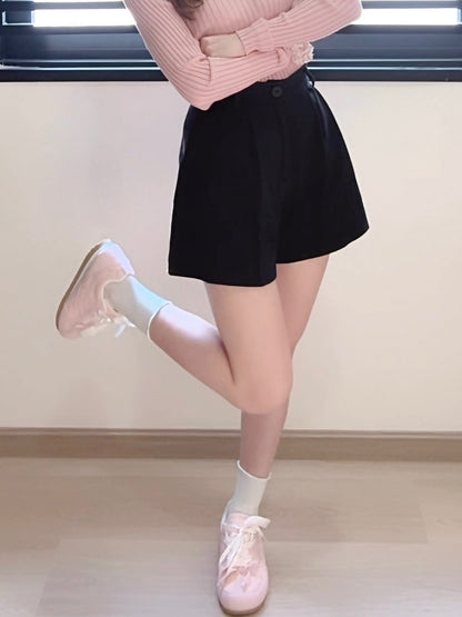 AVA SHORTS IN BLACK