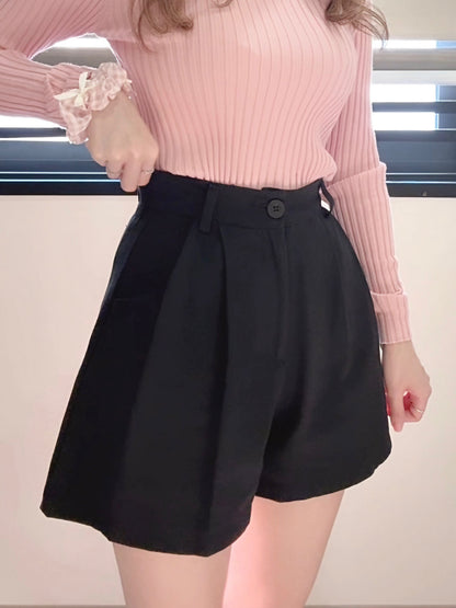 AVA SHORTS IN BLACK