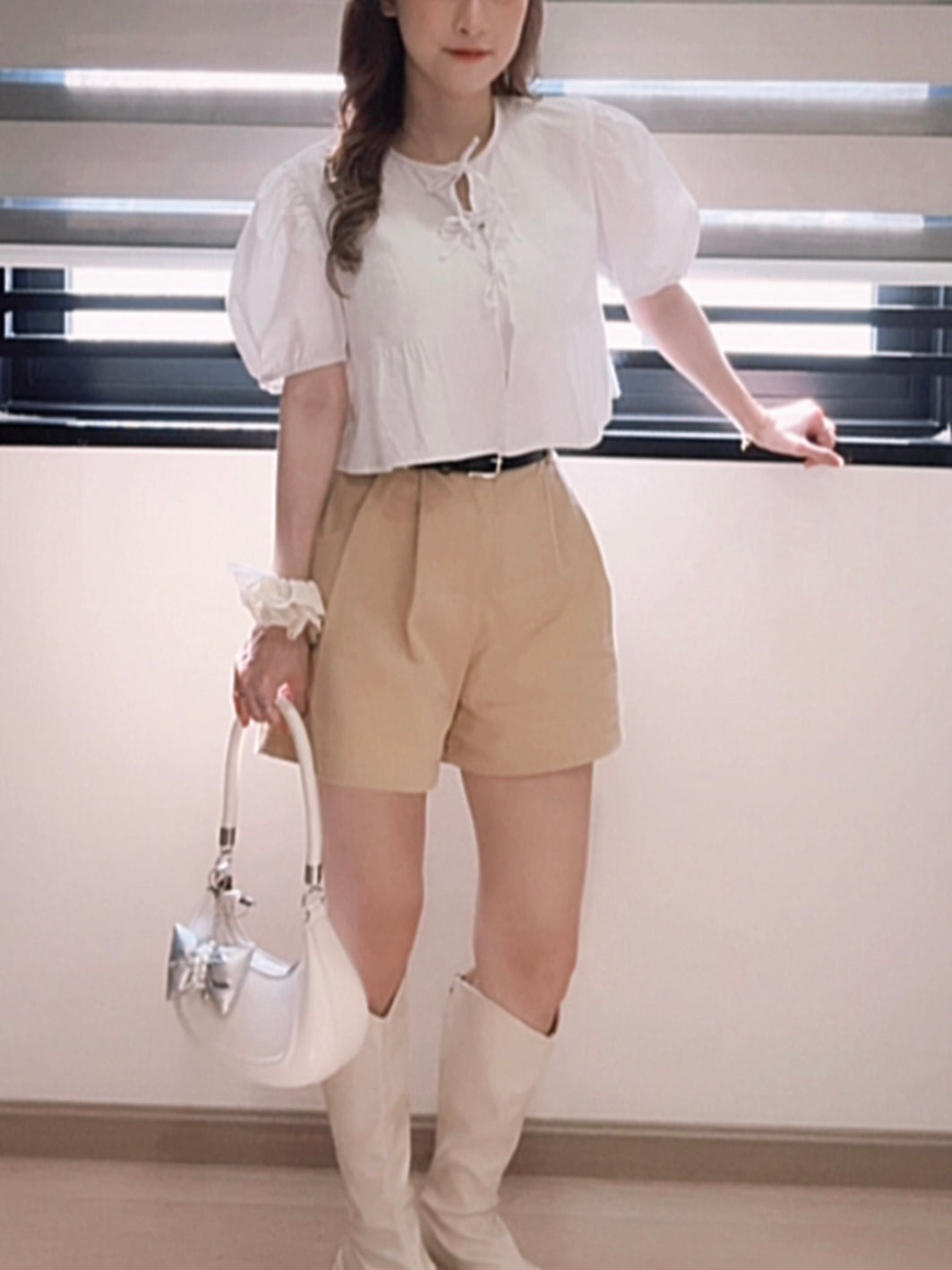 AVA SHORTS IN KHAKI