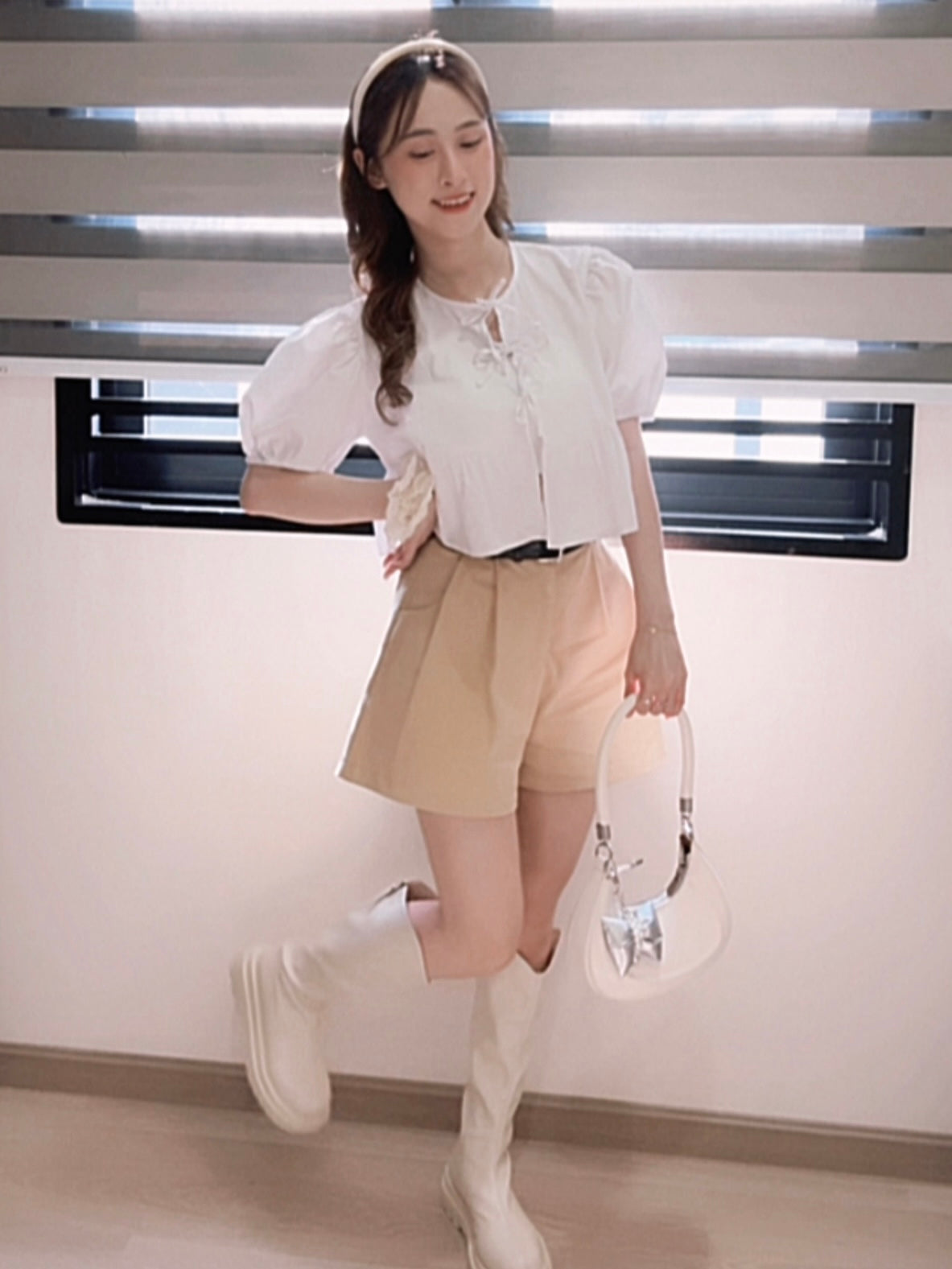 AVA SHORTS IN KHAKI