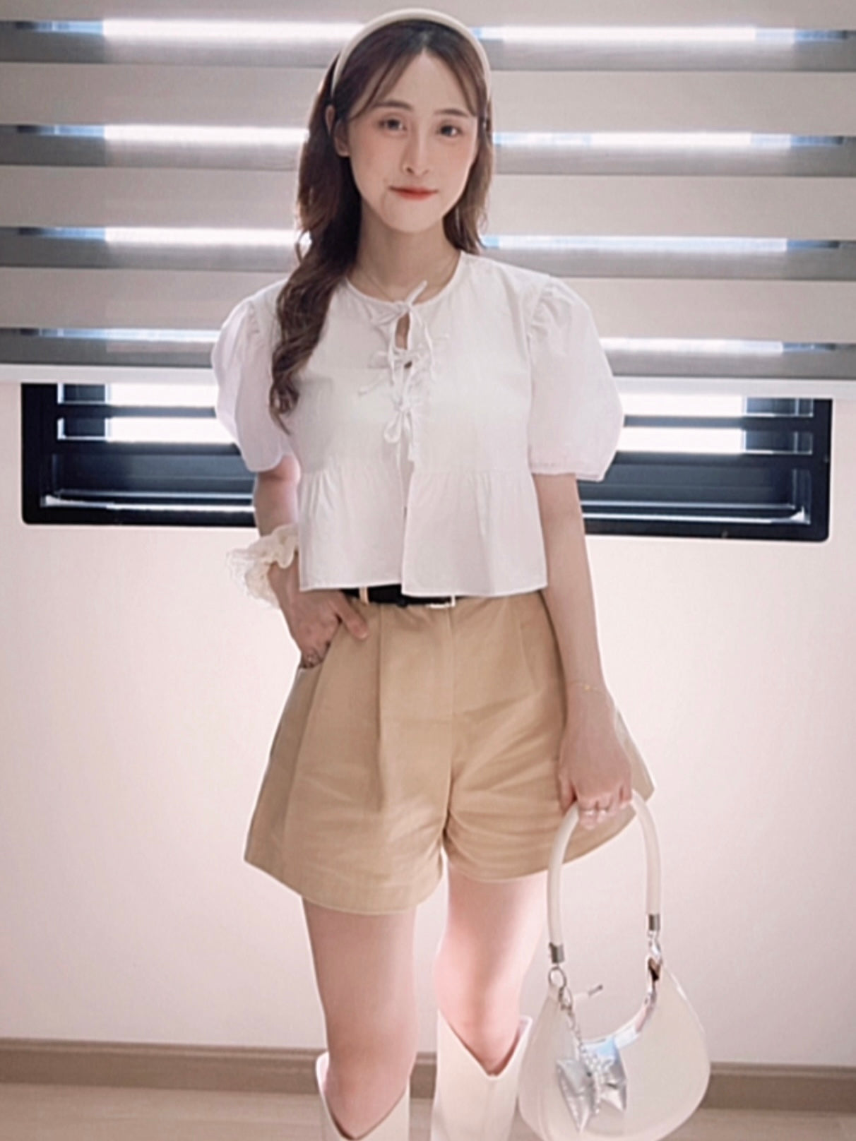 AVA SHORTS IN KHAKI