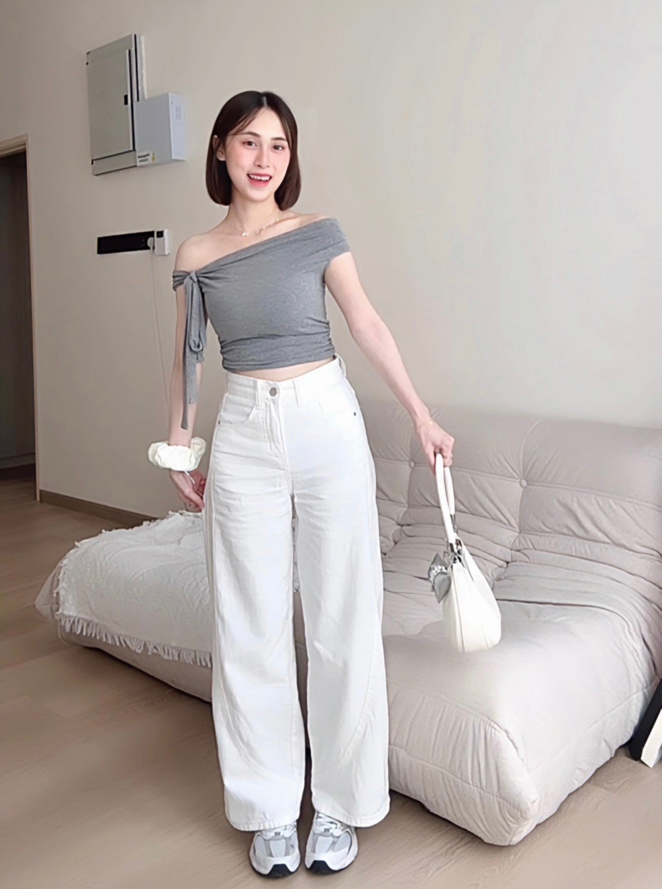 ASYMMETRIC TIE-SHOULDER CROP
