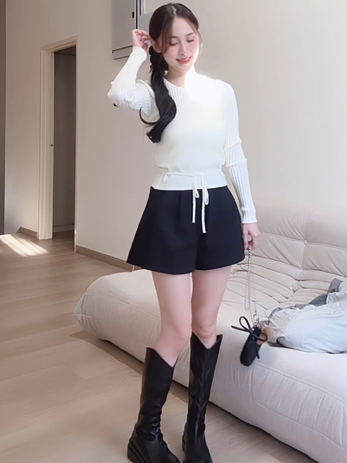 AVA SHORTS IN BLACK