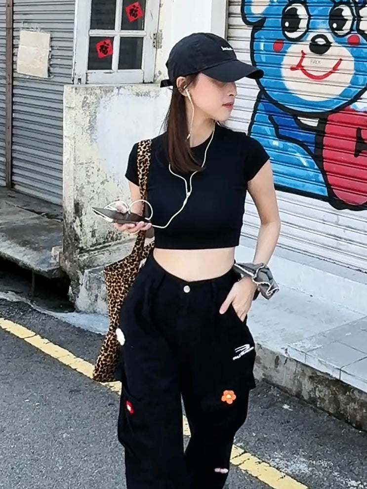 CHIC SHORT CROP TEE - BLACK