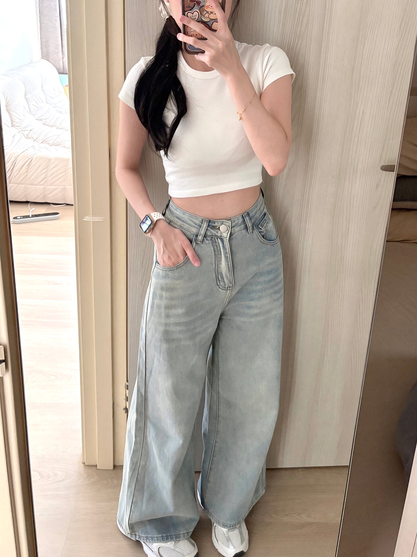 CHIC SHORT CROP TEE - WHITE