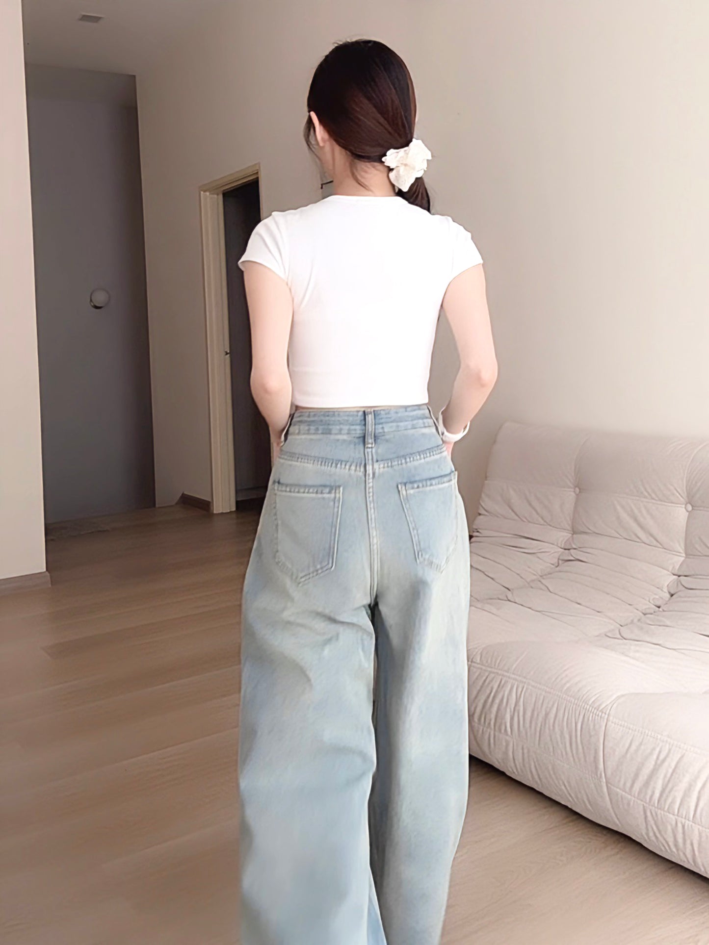 CHIC SHORT CROP TEE - WHITE