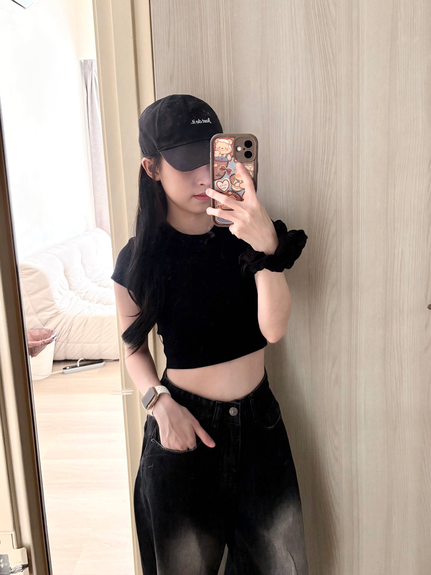 CHIC SHORT CROP TEE - BLACK