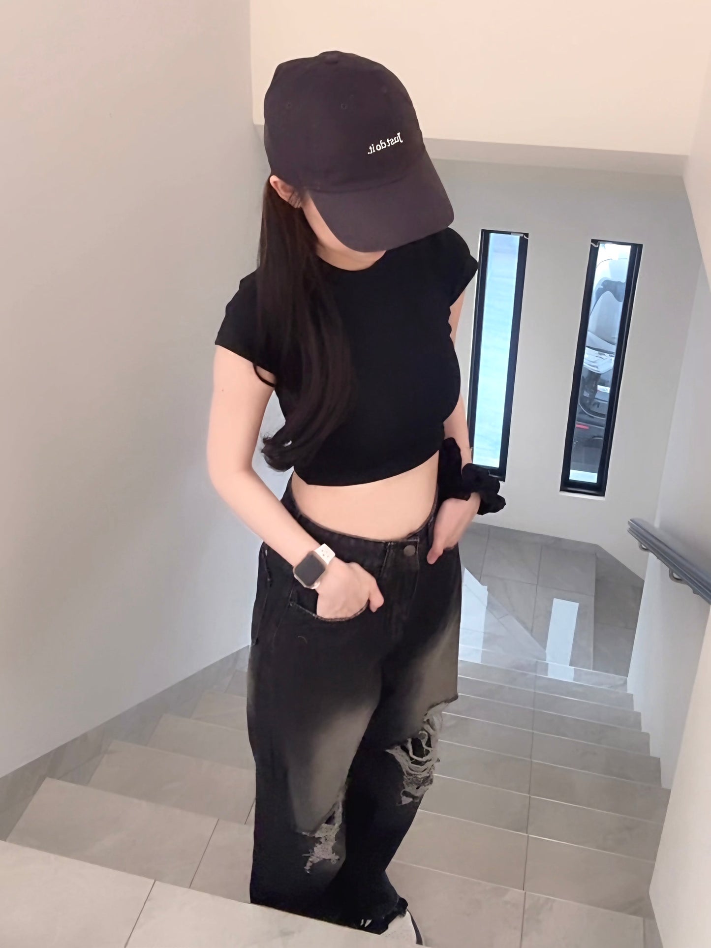 CHIC SHORT CROP TEE - BLACK