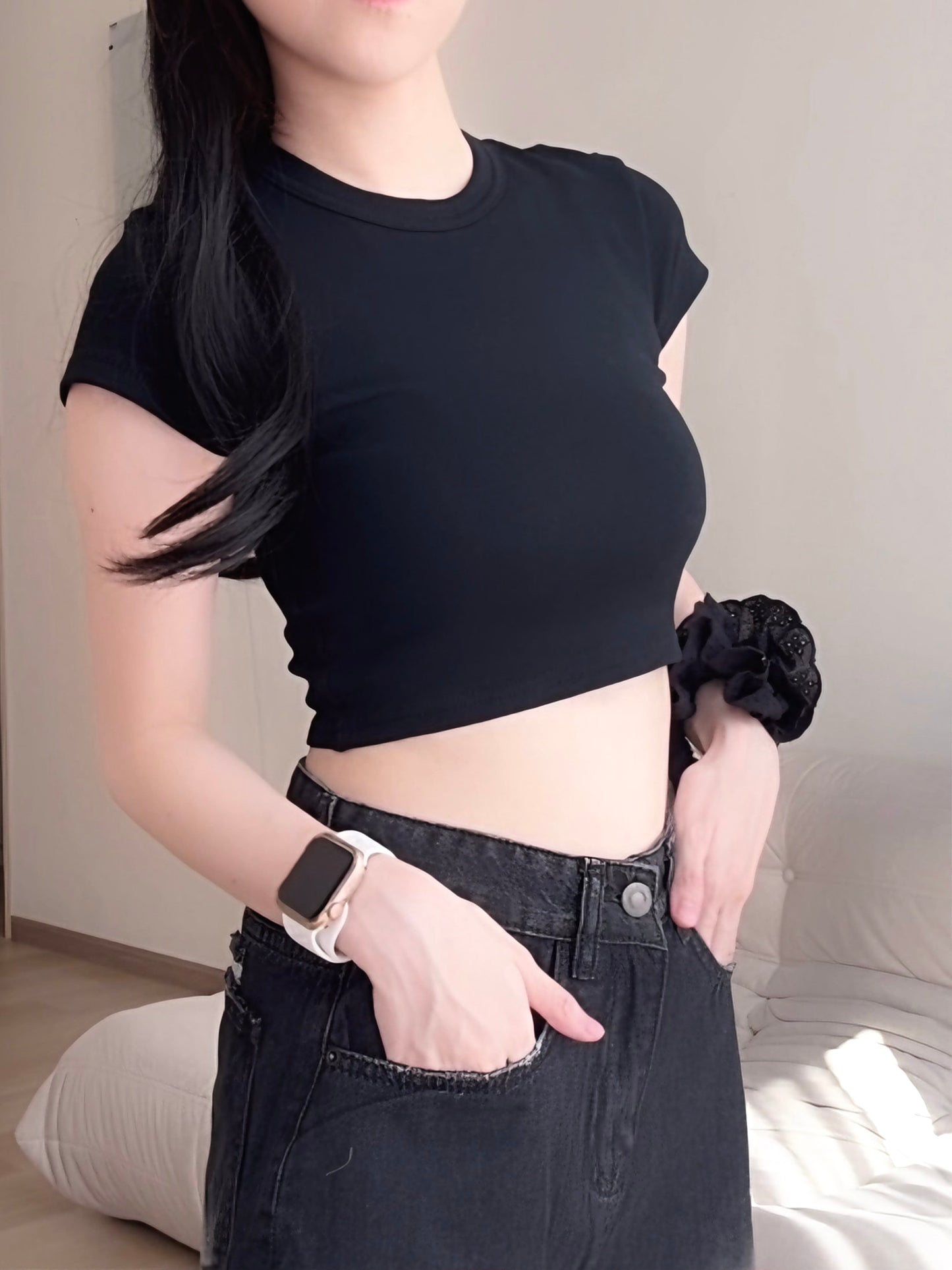 CHIC SHORT CROP TEE - BLACK