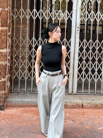 NOIR MOCK NECK TOP